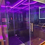 Le Clos Des Thermes Bed & Breakfast 4*