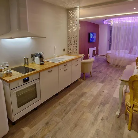 Le Clos Des Thermes Bed & Breakfast 4*