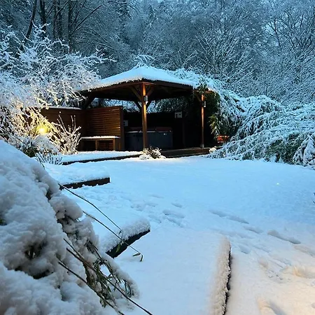 Le Clos Des Thermes Nocleg ze śniadaniem 4*
